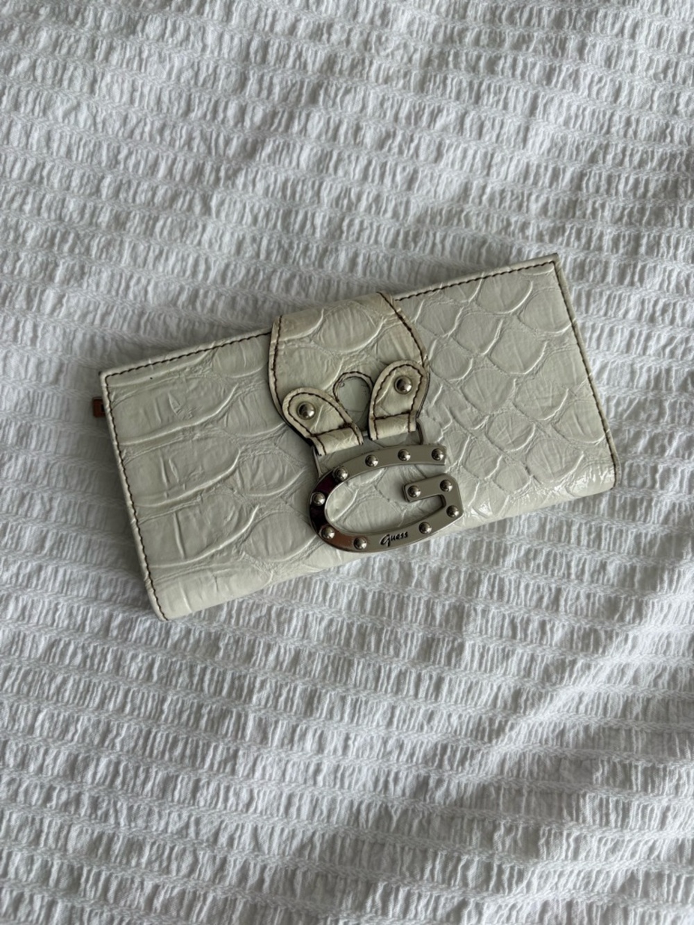 Y2K GUESS White Croc-Embossed G Buckle